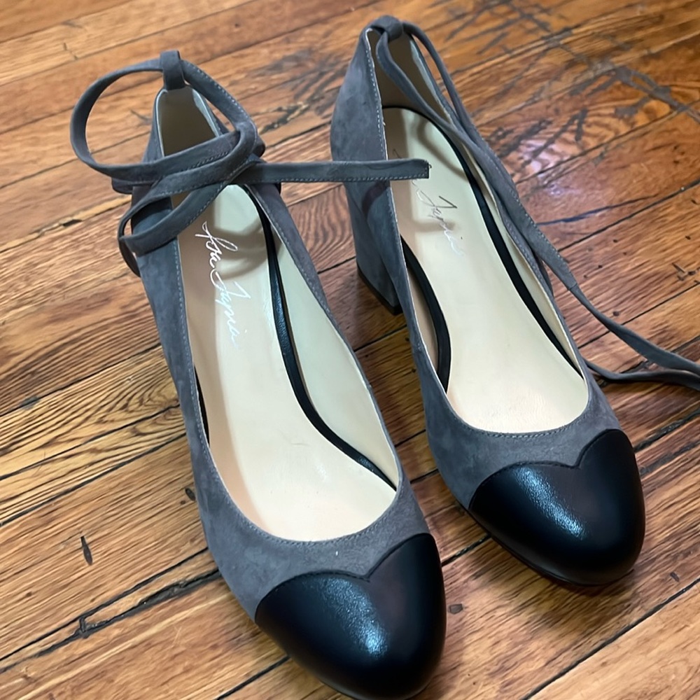 Isa Tapia Gray and Black heels